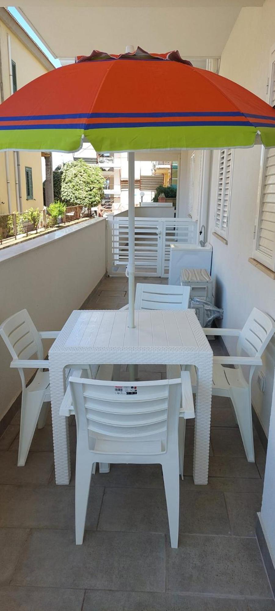 Iris Apartment *